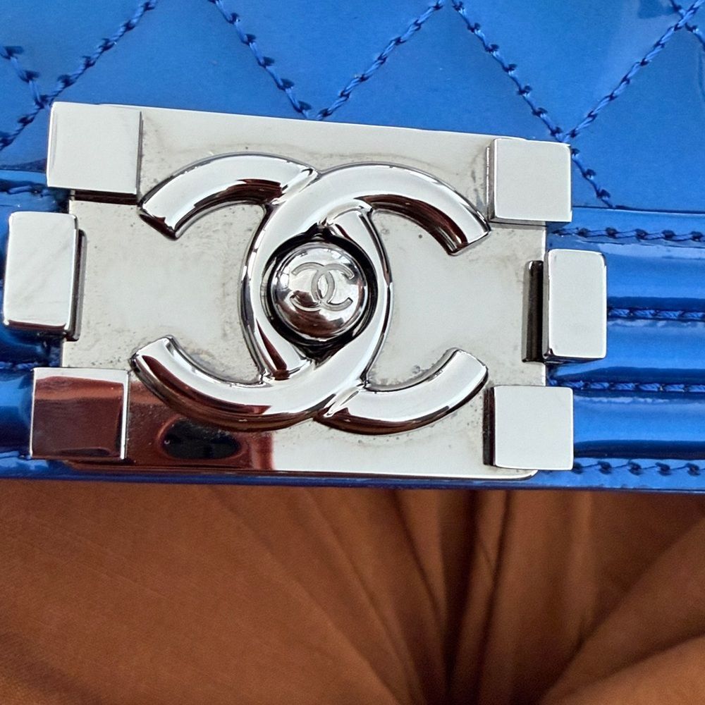 CHANEL Small Boy Bag - Picture 13 of 17